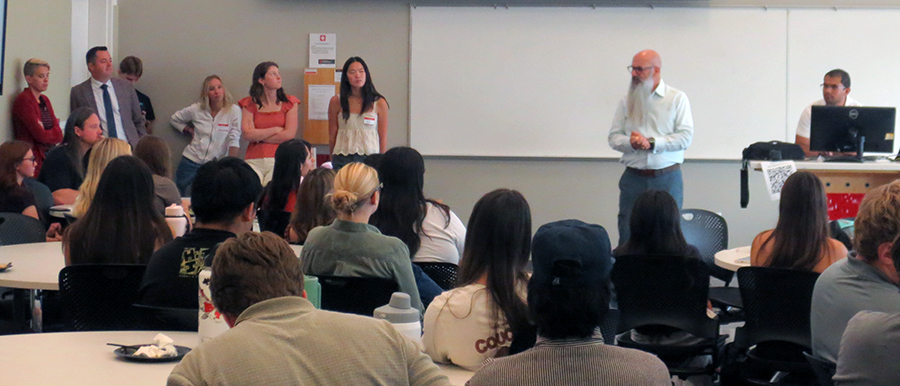 Class900x385 Marketing faculty teaching class